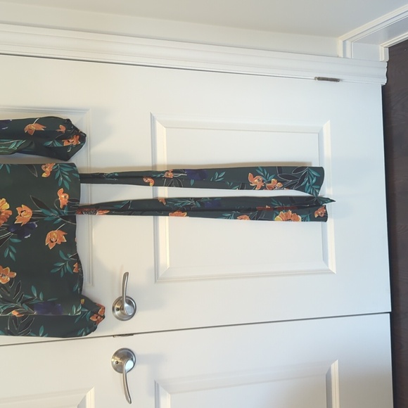 Aaka Wrap Top in Size Large Euc - Picture 9 of 11